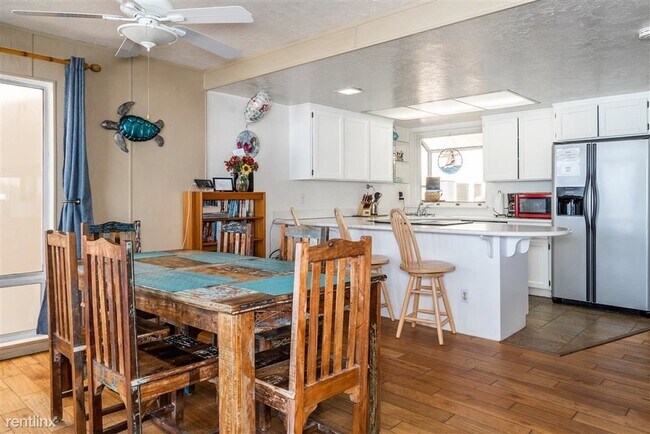 Building Photo - 3 br, 2 bath House - 1211 S Pacific St Apt B