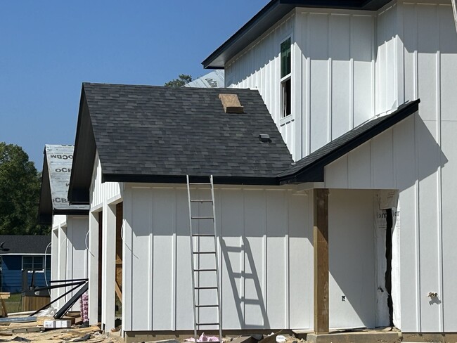 Building Photo - 8437 Harvard Dr