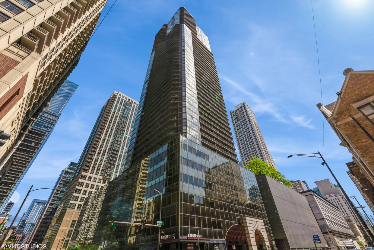 Foto principal - 10 E Ontario St