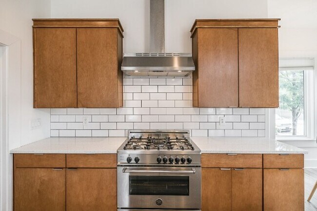 Foto del edificio - 3BR Germantown Townhome in the Heart of Nashville