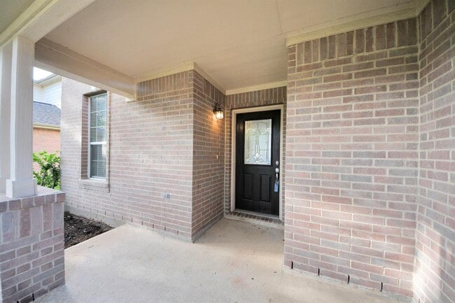 Building Photo - 21531 Pointed Oak Ln