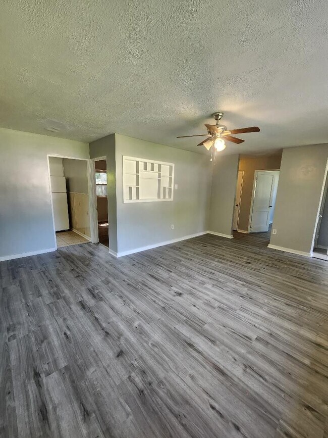 Building Photo - Eastside Three Bedroom Single Family Home ...