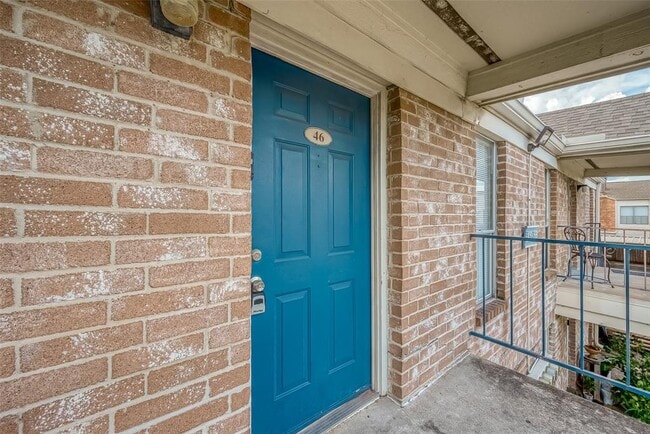 Building Photo - 3900 Woodchase Dr