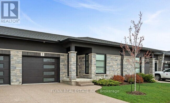 Building Photo - 7138 Parsa St