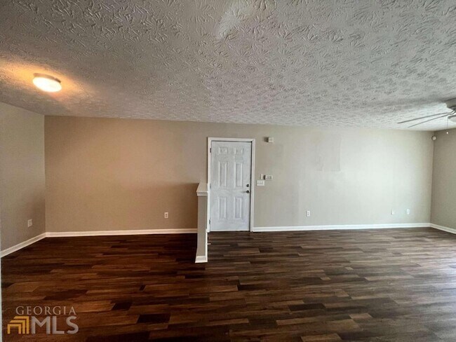 Foto del edificio - 13101 Fairington Ridge Cir