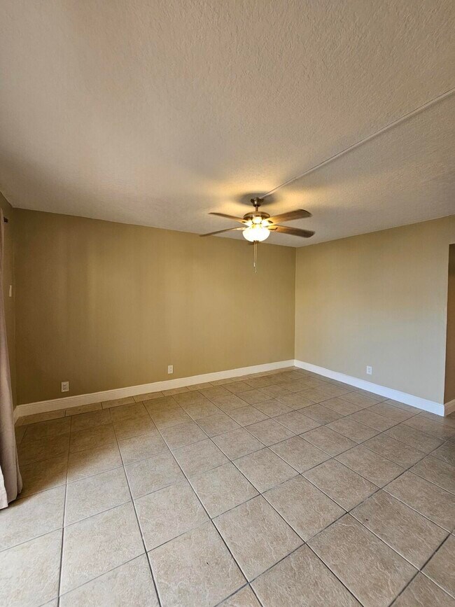 Foto del edificio - 1200 Blue Heron Blvd