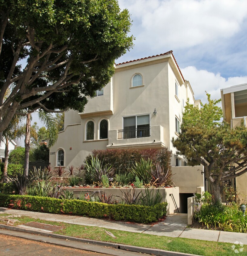 Primary Photo - 1107 Princeton St