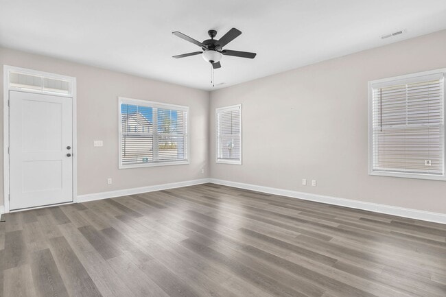 Building Photo - The Landing at Lewis Creek | 3 bedrooms, 2 baths