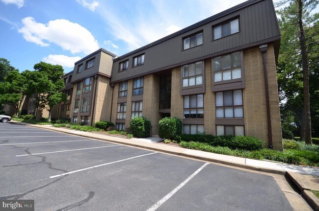 Building Photo - 5150 Maris Ave