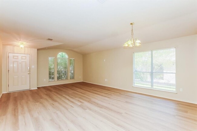 Foto del edificio - 1107 Rolling Ridge Dr