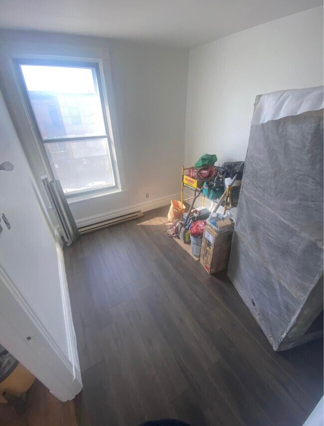 Building Photo - 244 Rue Villeneuve