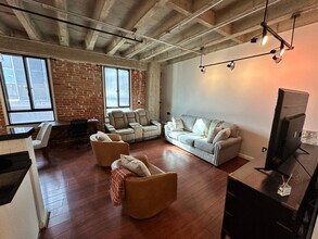 Building Photo - 114 W Adams St
