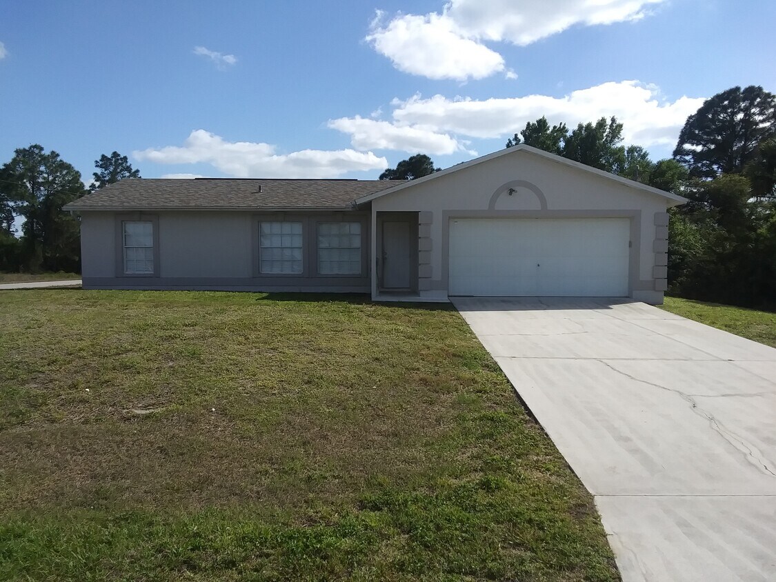 1154 Ebert Street East, Lehigh Acres, FL 33974 House Rental in Lehigh