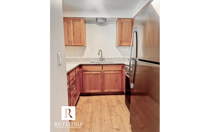 Foto del edificio - 855 E 9th St