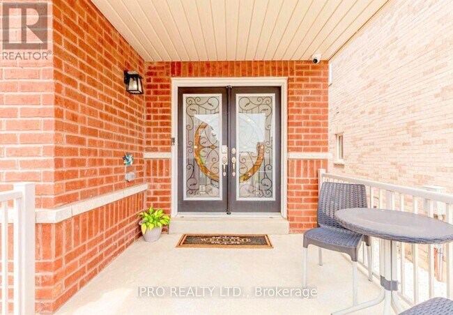 Building Photo - 513 Bessborough Dr