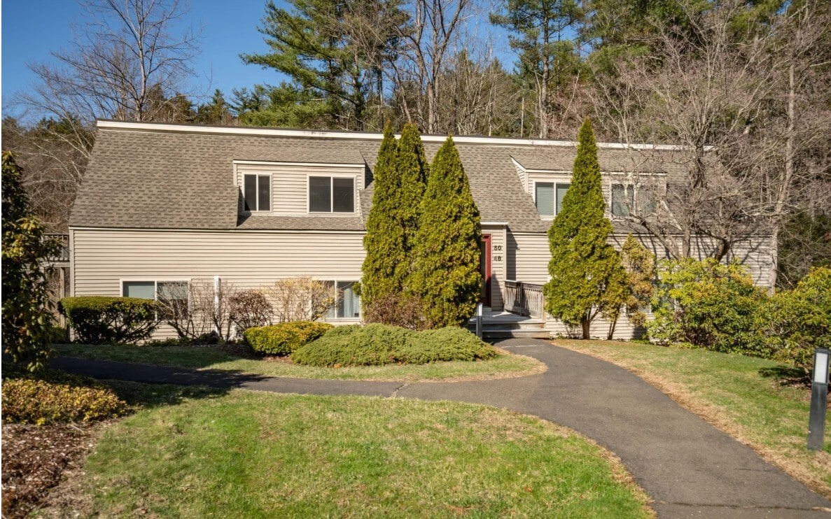 Photo - 54 Library Ln (Simsbury, CT)