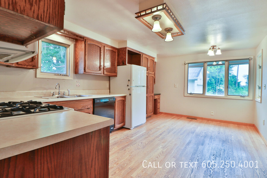 Primary Photo - 3 Bedroom Acreage in Southeast Sioux Falls