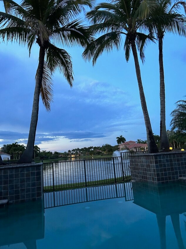 Building Photo - 10365 Terra Lago Dr