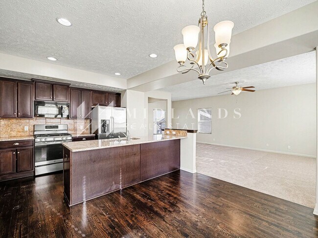 Building Photo - Northwest Omaha 2 Story