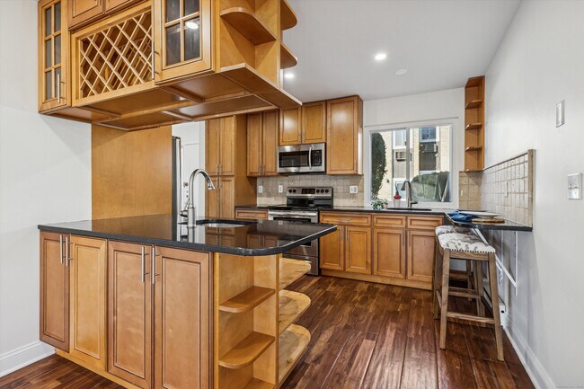 Building Photo - 61 Rock Spring Rd