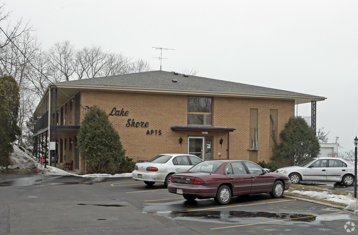 Primary Photo - 1093 Sheridan Rd