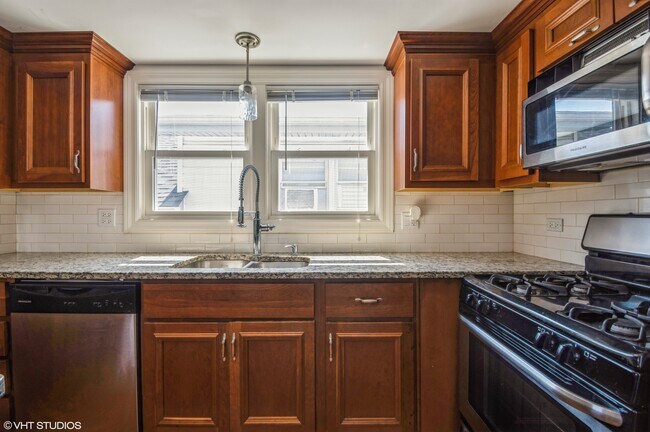 Building Photo - 5307 N Lynch Ave