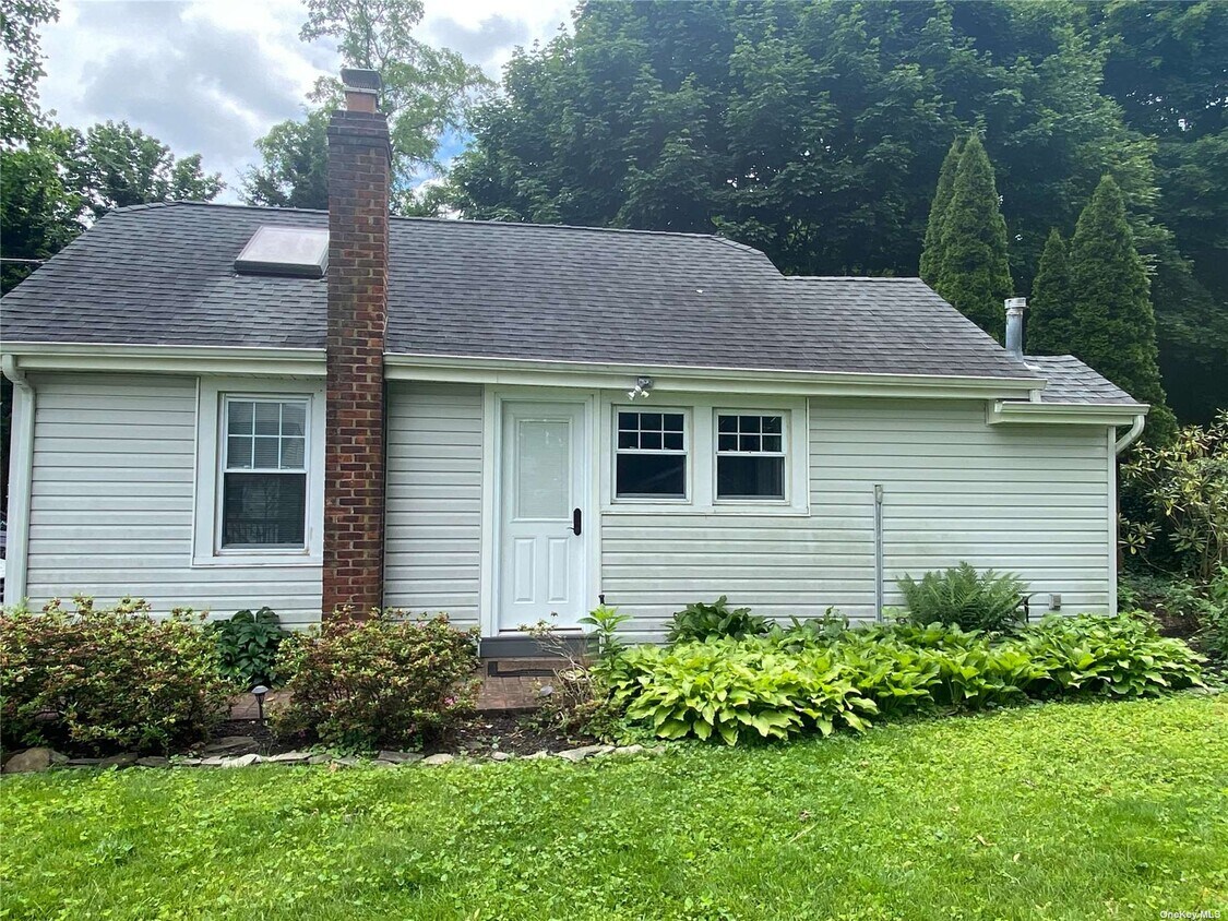Primary Photo - 41 Centershore Rd