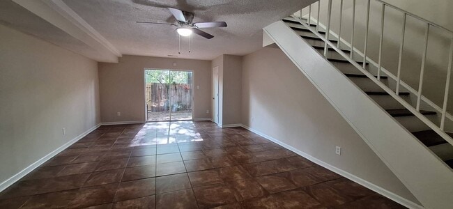 Building Photo - Charming 2 bedroom home - Open To Section 8