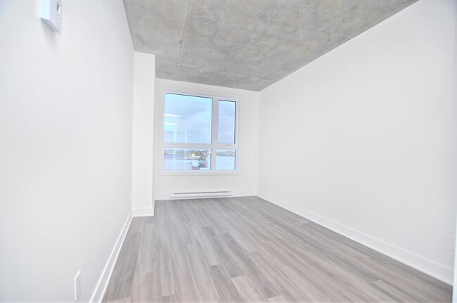 Photo du bâtiment - 1-1404 Av. de la Gare