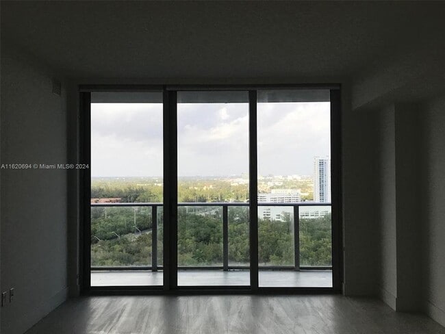 Foto del edificio - 16385 Biscayne Blvd