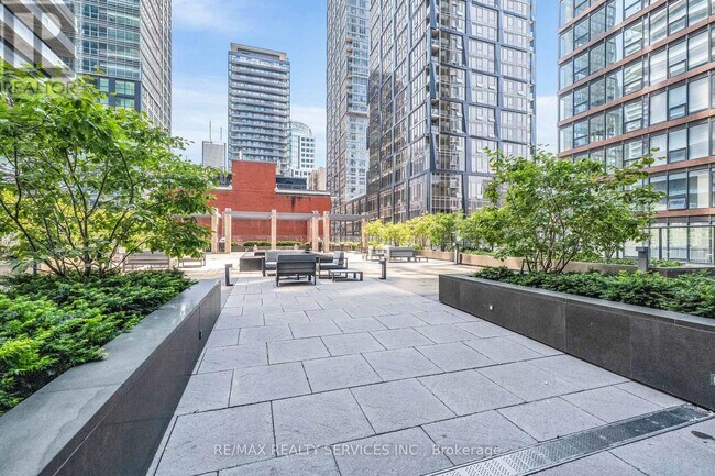 Photo du bâtiment - 115 Blue Jays Way