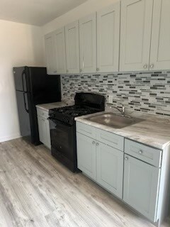 Foto del edificio - 2317 E 70th St