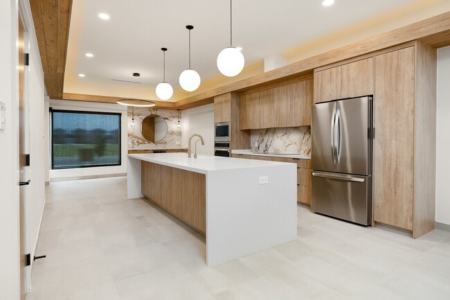 Building Photo - 713 Juniper Cir