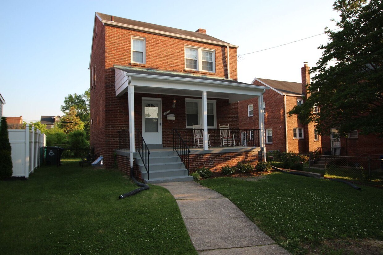 Primary Photo - Single in Takoma