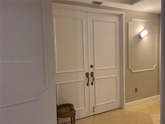 Building Photo - 18101 Collins Ave