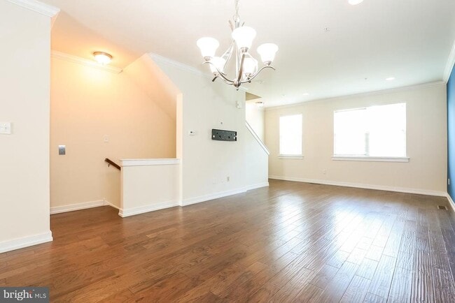 Building Photo - 113 Royal Mews