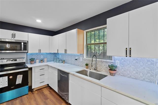 Foto del edificio - 212 Creek Cove Dr