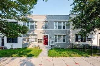 Building Photo - 1208 16th St NE