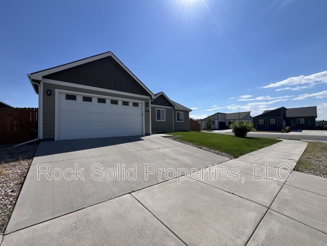 Building Photo - 409 Apricot St