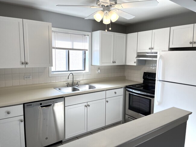Foto del edificio - 1846 N Goodwin Dr