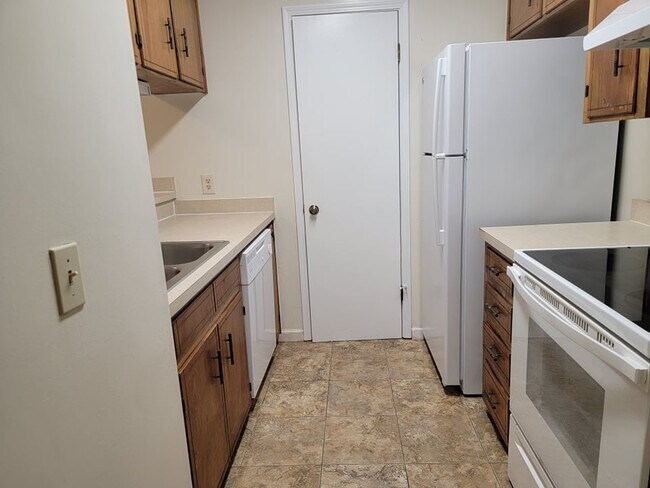 Foto del edificio - 6242 Ridgegate Cir