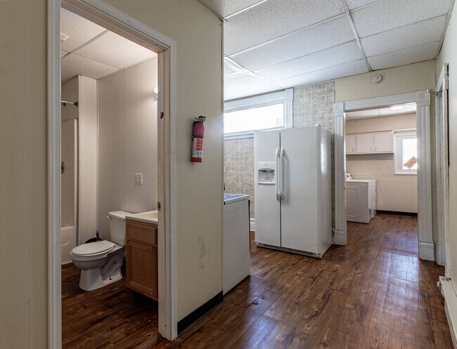 Building Photo - 385 Forest Ave