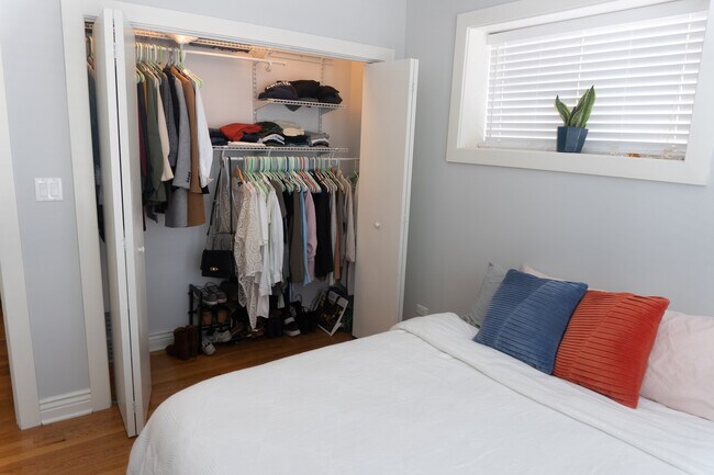 Foto del edificio - 3610 N Oakley Ave