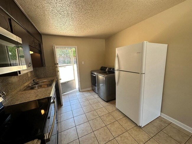 Building Photo - 1509 Janis Dr