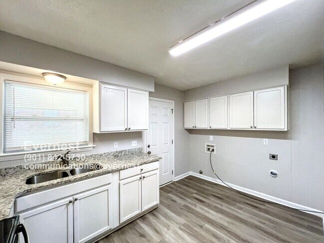 Foto del edificio - 1403 Moss Point Dr