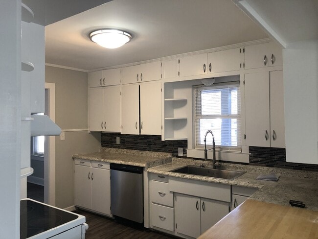 Building Photo - 1090 Brown Ave
