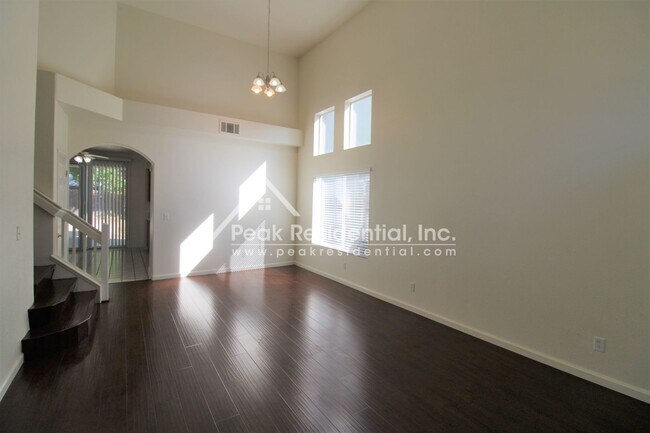 Building Photo - Wonderful Elk Grove 4bd/2.5ba Home with 2 ...
