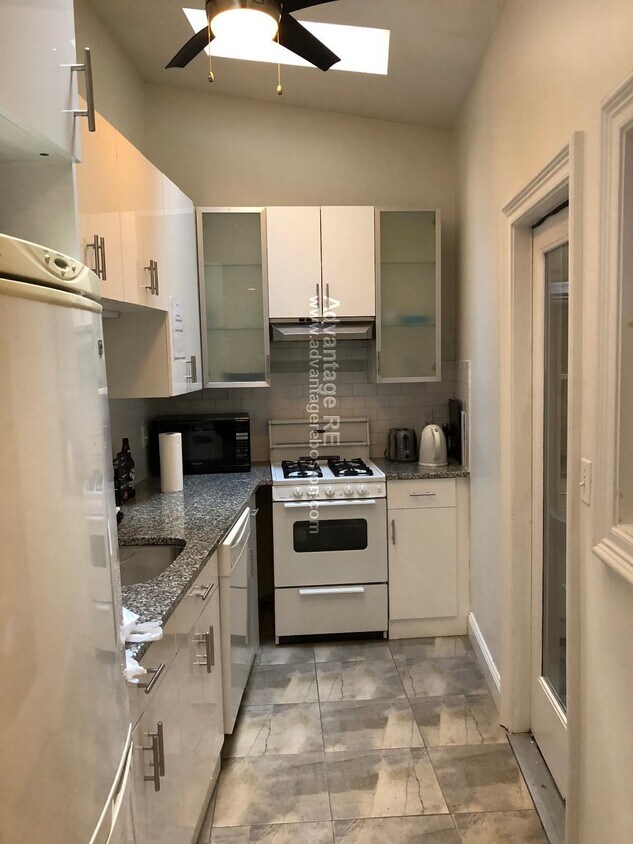 Primary Photo - 10 Wiget St