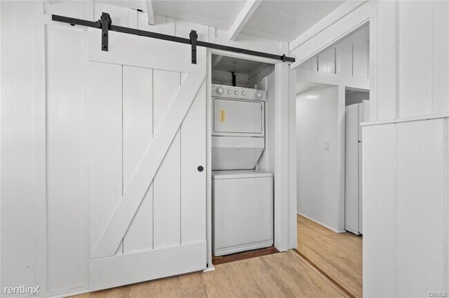 Building Photo - 3 br, 1 bath House - 31842 Virginia Way