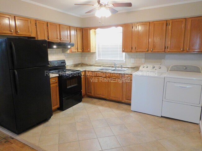 Foto del edificio - 3445 Huffine Mill Rd